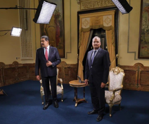 Maduro, que participó en el programa 'Conversando con Correa', conducido por el expresidente ecuatoriano Rafael Correa, se hizo eco de una afirmación del fallecido papa Francisco, quien alertó en su momento sobre una tercera guerra mundial. Foto cortesía RT