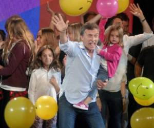 El festejo de Macri, tras conocer los resultados. En la foto, junto a su hija Antonia. (Foto: Infobae)