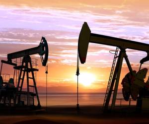 Barril de petróleo ha subido 20 % desde que empezó conflicto en Irán y supera los US$80