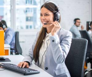 <i>De las 48 reinversiones registradas en Costa Rica en 2025 predominan servicios (30 proyectos) con expansiones en tecnologías de la información, analítica avanzada y finanzas. Foto de iStock</i>