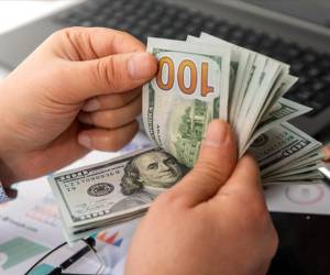 <i>Las remesas desde EE.UU., donde viven más de 2 millones de salvadoreños, son el principal sostén de la economía de El Salvador. Foto de iStock</i>