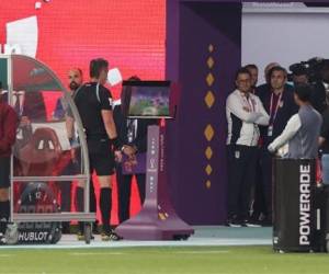 <i>El videoarbitraje asumirá por primera vez en un Mundial estas dos nuevas funciones, aunque Collina precisó que la decisión debe ser clara para que se produzca un cambio. Foto de EFE</i>