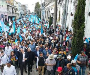 Presidente electo Arévalo encabeza marcha contra la corrupción en Guatemala