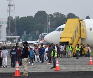 <i>De acuerdo con las cifras divulgadas por el Instituto Guatemalteco de Migración (IGM), entre enero y agosto de 2025, las autoridades estadounidenses y mexicanas retornaron a 31.309 ciudadanos del país. Foto de EFE</i>