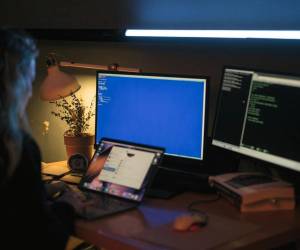 La ciberseguridad es una de las industrias con mayor crecimiento y demanda en el mundo, y en Latinoamérica existe una necesidad creciente de profesionales capacitados. Foto de iStock