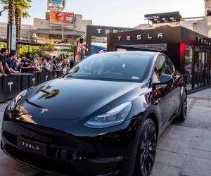 Tesla llega al mercado de Suramérica con primera tienda en Chile