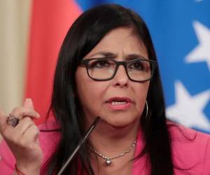 <i>Rodríguez, que ejercía como vicepresidenta, asumió el cargo al frente del Ejecutivo tras ser convocada por el Tribunal Supremo de Justicia. Foto de EFE</i>