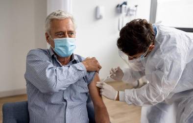 <i>La OMS urgió a cerrar el tratado global pandémico ante la certeza de que ocurrirá una nueva pandemia. andresr / Getty Images</i>