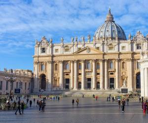 El Vaticano autoriza las bendiciones no litúrgicas de parejas del mismo sexo