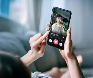 <i>Tinder impulsará una nueva iniciativa llamada Tinder Connect que permite integrar más aplicaciones en su perfil, además de Spotify. Foto de iStock</i>