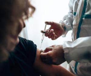 <i>La fiebre amarilla es una enfermedad viral transmitida por mosquitos, potencialmente mortal, pero prevenible mediante una sola dosis de vacuna que ofrece protección de por vida. Foto de iStock</i>