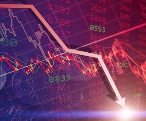 <i>Si el cierre de Ormuz persiste más allá de junio, el FMI cree que el crecimiento caería a alrededor del 2,5 % y la inflación subiría al 5,4 %. Foto de iStock</i>