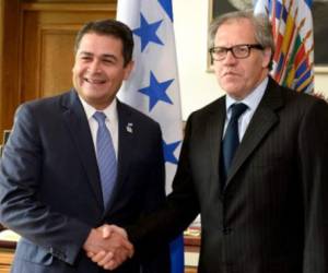 Presidente Juan Orlando Hernández y secretario general de la OEA, Luis Almagro. (Foto: Diálogo Interamericano)