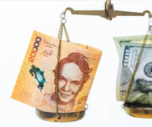 Precio del dólar en Costa Rica registra una caída de -13,9% en un año