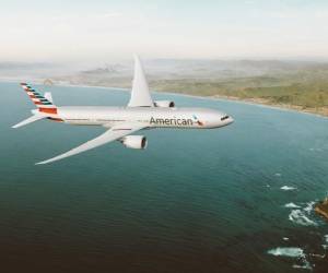Los pilotos de American Airlines votan para autorizar la huelga