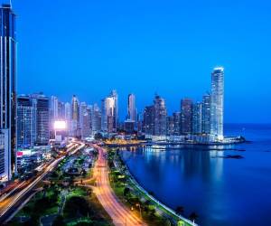 <i>Panamá mantiene una trayectoria favorable gracias al dinamismo de sectores estratégicos como la logística, el comercio, el turismo y la construcción, que continúan liderando la expansión económica incluso en un entorno de elevada incertidumbre. Foto de iStock</i>