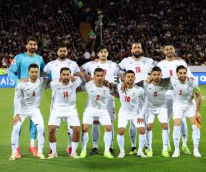 <i>Fotografía de archivo del 20 de marzo de 2025 en la que se observa a los jugadores de Irán al posar antes del partido de clasificación para la Copa Mundial de la FIFA 2026 entre Irán y Emiratos Árabes Unidos en Teherán (Irán). EFE/ABEDIN TAHERKENAREH</i>