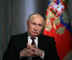 <i>Putin subrayó que, aunque no todos coincidan con sus interpretaciones históricas sobre que rusos y ucranianos, según los últimos análisis genéticos, son un mismo pueblo, podemos ponernos de acuerdo en todo. Foto de AFP</i>