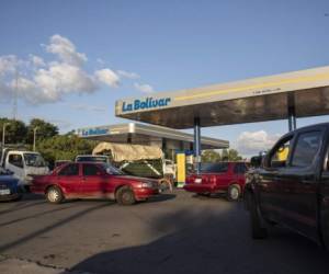 La DNP importa el 30% de los hidrocarburos y derivados del petróleo y parte de ellos los vende a través de 69 estaciones de servicio (como La Bolívar9. Tras las sanciones, la empresa no podrá comprar a sus proveedores.
