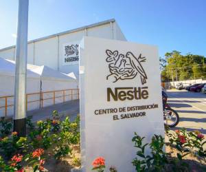 La multinacional Nestlé anunció que eliminará 16.000 puestos en todo el mundo en los próximos dos años. Foto de archivo
