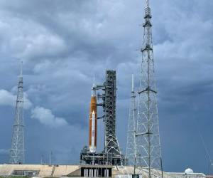 Nasa suspende lanzamiento del martes de nave a la Luna debido a tormenta