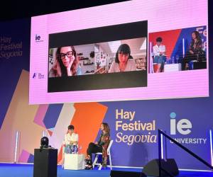 Camila Brugués desde México y Natalia Santa desde Colombia explicaron algunos pormenores de la adaptación de 'Cien años de soledad'. Foto cortesía.