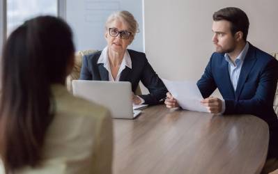 <i>El entrevistador trata de determinar el grado de honestidad y autoconciencia del solicitante de empleo. Foto de iStock</i>