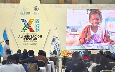 <i>Actualmente, el Programa de Alimentación Escolar impulsado por su Gobierno beneficia a más de 1,2 millones de estudiantes en al menos 21.000 escuelas públicas del país. FOTO X</i>