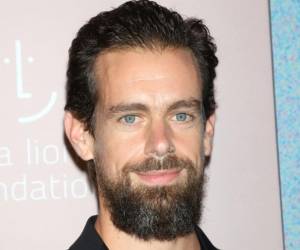 <i>Dorsey es conocido por sus emprendimientos tecnológicos, entre ellos la red social Twitter (ahora X), que fundó en 2006; la firma de pagos Square (ahora Block), en 2009; o Bluesky, una red alternativa a X, que fundó en 2019, y en cuya junta directiva trabajó hasta su salida en 2024. FOTO ARCHIVO</i>