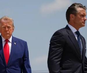 <i>En Panamá, Pete Hegseth también tiene previsto reunirse con el presidente, José Raúl Mulino. Hegseth en la foto junto al presidente Donald Trump. (Foto: DW)</i>