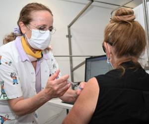 Israelis in the age group of 50+ recieve a third dose of the Coronavirus at a Clalit Health Care Center in Katsrin, Golan Heights. August 16, 2021. Photo by Michael Giladi/Flash90