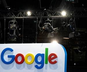 <i>Una foto muestra el logotipo del grupo de tecnología estadounidense Google durante la feria de innovación y startups de tecnología Vivatech en el centro de exposiciones Porte de Versailles en París, el 14 de junio de 2023.ALAIN JOCARD / AFP</i>