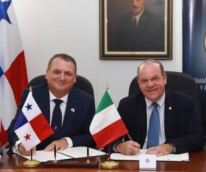 <i>Juan Alberto Arias Strunz, presidente de la CCIAP, y Vittorio de Sanctis de Ferrari, presidente de la CAMIP. FOTO CCIAP</i>