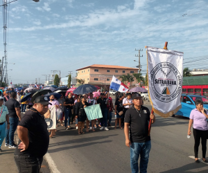 Los bananeros de Bocas del Toro mantienen una huelga indefinida, ya que consideran que la Ley 45, que protege sus derechos laborales, se vio afectada con las reformas que se hicieron a la CSS, a través de la Ley 462. Foto cortesía