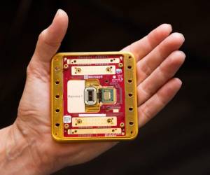 El chip cuántico Majorana 1. Fotografía de John Brecher para Microsoft. Imagen de la web de la compañía. Foto de EFE