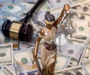 El informe explica cómo la destitución y el traslado de jueces y juezas ha sido utilizado como herramienta de control, represalia, intimidación o censura sobre la labor de las personas operadoras de justicia. Foto de iStock