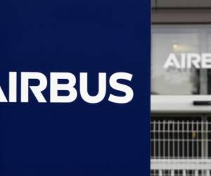 (FILES) A file photo taken on March 7, 2018 shows the logo of European aircraft manufacturer Airbus outside the entrance of the site of Airbus' Wings Campus in Blagnac following a European company council. - European aviation giant Airbus said on March 23, 2020 it would cancel the planned dividend payment for 2019 and also abandon its earnings forecasts for the current year because of the economic uncertainty sparked by the coronavirus pandemic. (Photo by PASCAL PAVANI / AFP)