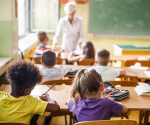 En enero se reportó el incremento de precio en productos relacionados con la educación como colegiaturas para diferentes niveles lectivos. Foto de iStock