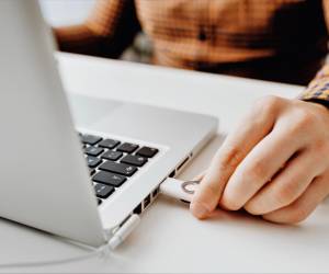 La creación de una copia de seguridad en la nube permite acceder a los contenidos desde cualquier dispositivo. Foto de iStock
