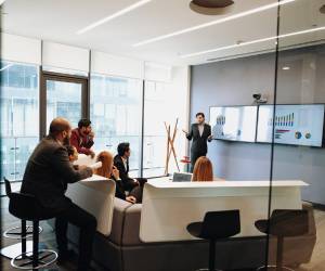<i>A lo largo del tiempo, el liderazgo ha sido asociado con la capacidad de orientar a un grupo hacia determinados objetivos y resultados. Foto de iStock</i>
