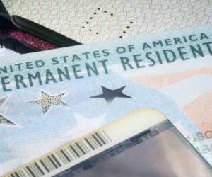 EEUU revisará 'green cards' de migrantes de países de preocupación