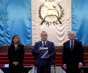 Presidente de Guatemala rechaza injerencia internacional en asuntos internos