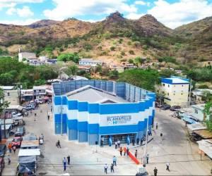 <i>El punto fronterizo pasa de 9 a 34 ventanillas, lo que permite atender a un mayor número de viajeros y reducir las filas en temporadas de alta demanda. FOTOS GOBIERNO HONDURAS.</i>