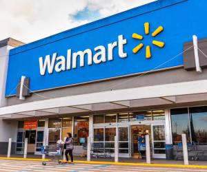 Analistas del mercado interpretan este cambio abrupto en Walmart como una señal de alerta, dado el contexto de retos en consumo, fuerte competencia y la necesidad de mantener la rentabilidad. Foto de iStock