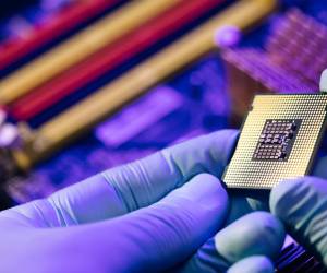 El país centroamericano, con una economía dolarizada y muy dependiente del sector de servicios, apunta a integrarse a la cadena global del sector de semiconductores. Foto de iStock