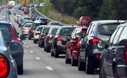 <i>Las conclusiones, recogidas en la revista Science, indican que la sustitución de vehículos de combustión e híbridos nuevos por eléctricos favorece la reducción de emisiones de carbono (CO2). Foto de iStock</i>