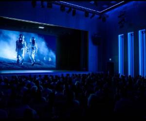 <i>El coloso del entretenimiento Netflix aseguró que las películas de Warner Bros. seguirán emitiéndose en la gran pantalla. Foto de iStock</i>