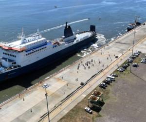 <i>La operación del Blue Wave Harmony permitirá activar la operación del Puerto de La Unión. La construcción de la terminal salvadoreña fue terminada en 2009, pero tiene bajísima actividad portuaria. Debido a sus condiciones naturales el puerto tiene facilidades para la operación de naves como el ferry.</i>