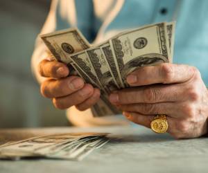 Más de la mitad de la deuda externa de los países de renta media y baja se debe a prestamistas privados como bancos o fondos de inversión libre, añade el informe.