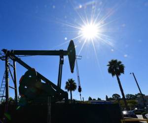 <i>La OPEP espera que la demanda de petróleo alcance los 116 millones de barriles por día (mbd) hasta 2045. FOTO ARCHIVO: FREDERIC J. BROWN / AFP</i>